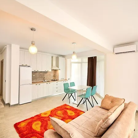 Fancy In N Pool Apartment