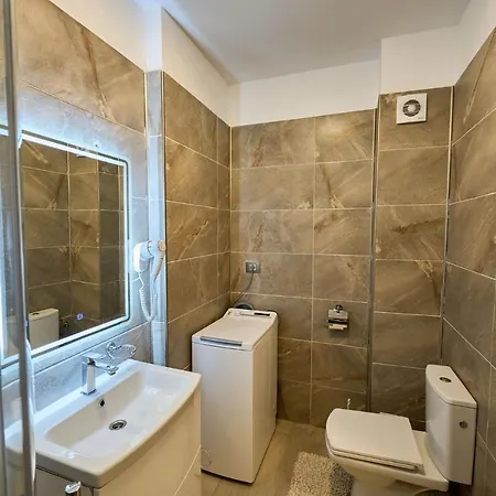 Fancy In N Pool * 马马亚