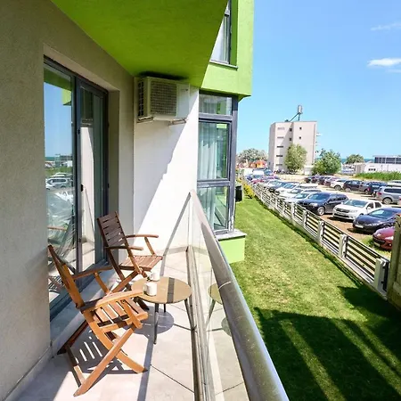 Fancy In N Pool Mamaia