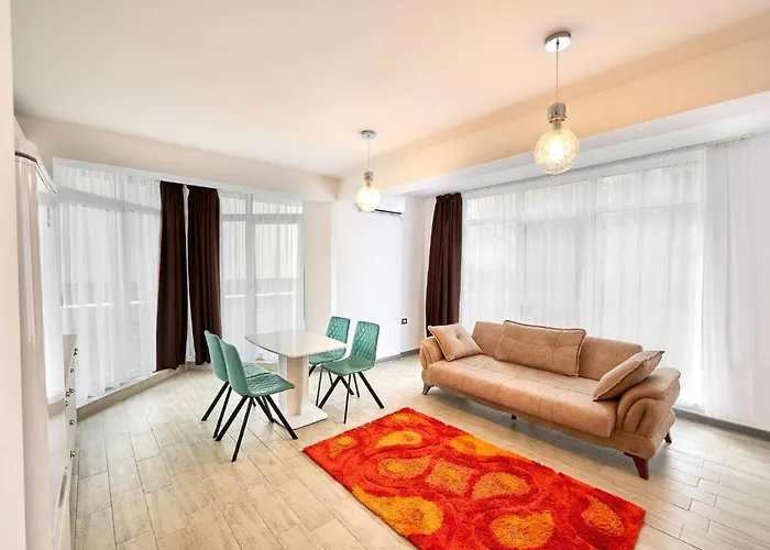 Fancy In N Pool مامايا