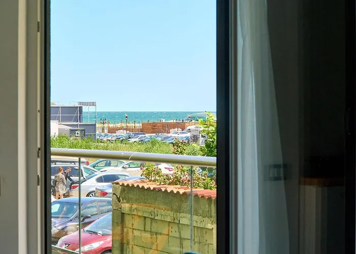 Fancy In N Pool مامايا