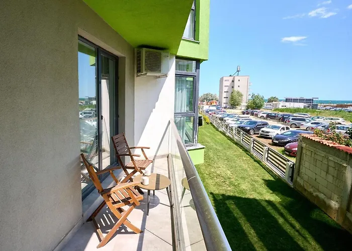 Fancy In N Pool مامايا